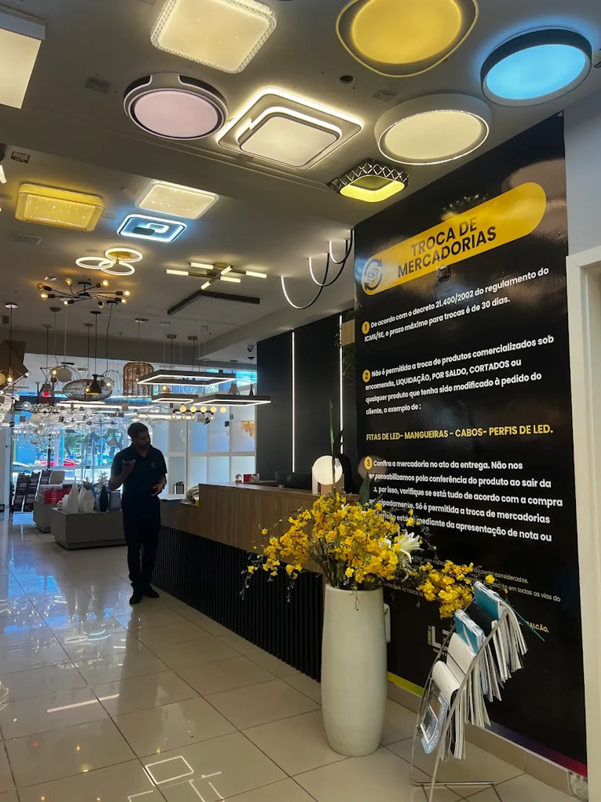Showroom da Central do LED com iluminação em camadas