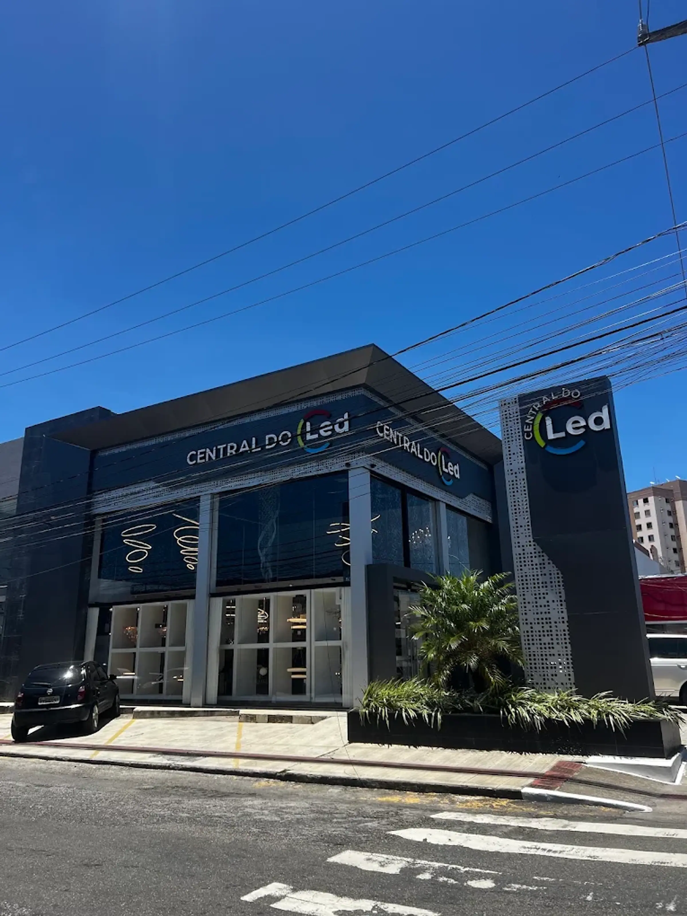Fachada da Central do LED na Av. Hermes Fontes, Aracaju